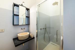 A bathroom at Dimora Del Vescovo Guest House