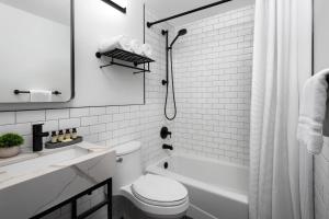 Un baño de Citadines Connect Fifth Avenue New York
