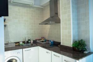 A kitchen or kitchenette at Apartamento Séptimo cielo primera línea de mar