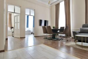 Posedenie v ubytovaní Premium Apartment by Hi5-Vaci str. 3 bedroom (219)
