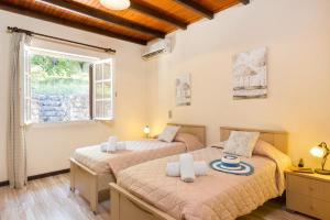 Postel nebo postele na pokoji v ubytování Villa Irini Nissaki Corfu Beach Villa + 8 fotografií
