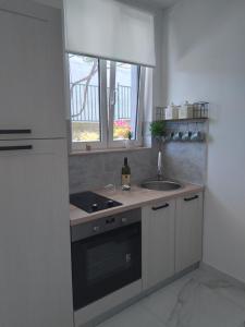 Kuchyňa alebo kuchynka v ubytovaní Apartman Marita