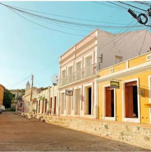 a row of buildings on the side of a street at Pousada Barrancas in Piranhas
