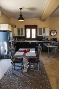 Luxury Villa Thea tesisinde mutfak veya mini mutfak