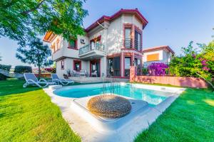 a house with a swimming pool in the yard at Vista Villas in Belek