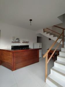 a room with a staircase and a counter and a kitchen at Pousada dos Cardeais in Barra Grande
