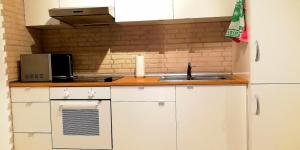 a kitchen with white cabinets and a sink at Precioso Apartamento frente del Mercado Central in Valencia