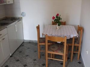 Kuchnia lub aneks kuchenny w obiekcie Apartment in Ika with sea view, terrace, air conditioning, WiFi (3699-2)