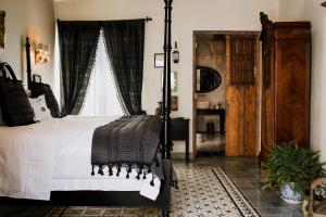 A bed or beds in a room at Casa Olivia