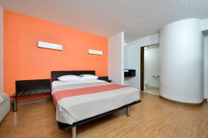 Postel nebo postele na pokoji v ubytování Motel 6-Plano, TX - West - Frisco