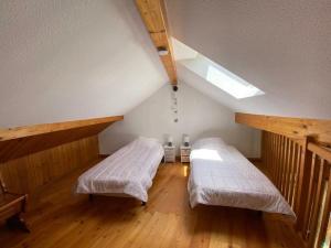 a attic room with two beds and a skylight at Appartement Montgenèvre, 2 pièces, 6 personnes - FR-1-445-164 in Montgenèvre