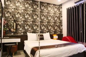 Giường trong phòng chung tại Kha Thy Hotel