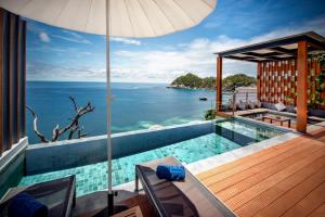 Piscina a Jamahkiri Dive Resort & Spa o a prop