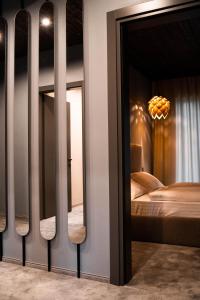 a room with mirrors and a bed in it at Gogodz Chalet Resort in Yablunytsya