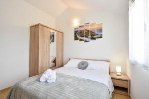 Postel nebo postele na pokoji v ubytování Holiday Home Drvenik