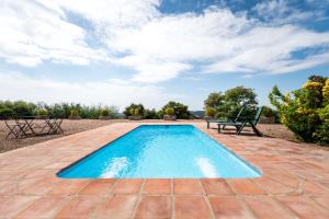The swimming pool at or close to Casa Alta Finca El Revuelo