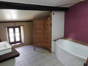 Photo de la galerie de l'établissement Montségur ARIEGE grande maison éco-rénovée, à Montségur