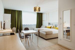 Łóżko lub łóżka w pokoju w obiekcie Arche Hotel Poloneza