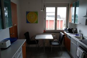 Kuchyňa alebo kuchynka v ubytovaní Geräumiges Familienapartment + 6 fotografií