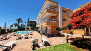 Bazén v ubytovaní Apartamentos Horizonte alebo v jeho blízkosti