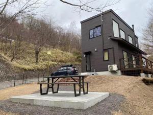 軽井沢町にある晴耕雨読の家#Outlet#Karuizawa station10mins by car#Wifi&Max11ppl#Pet OK#BBQの黒家