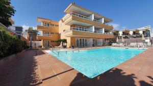Bazén v ubytovaní Apartamentos Horizonte alebo v jeho blízkosti