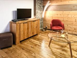 TV a/nebo společenská místnost v ubytování Appartements & Chalets Wiesenruh