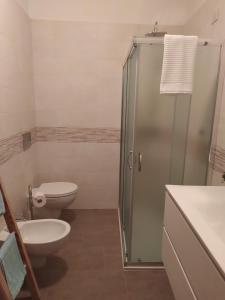 a bathroom with a shower and a toilet and a sink at Appartamento A 2 passi dal Lago Idro Lake in Bondone +10 photos