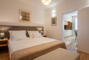 帕島的住宿－Premium Zec，一间卧室,卧室内配有一张大床