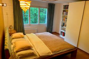 Posteľ alebo postele v izbe v ubytovaní Ferienappartement Bellevue Wörthersee - privater Seezugang, Hunde auch herzlich willkommen