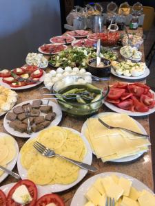 Jedlo v ubytovaní bed & breakfast alebo blízkom okolí