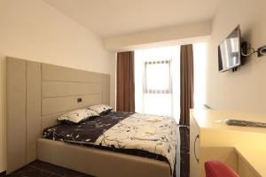 Кровать или кровати в номере HOTEL EMA