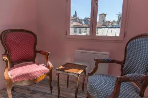 Garage, 2 chambres, balnéo, 2 SDB, 2WC, vue sur les monuments的休息区