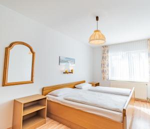 Un pat sau paturi într-o cameră la Aparthotel Panorama