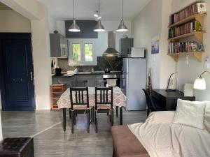 Kuchyň nebo kuchyňský kout v ubytování Alexander Apartments