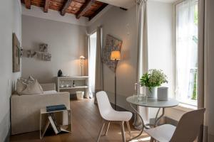 Khu vực ghế ngồi tại GombitHotel