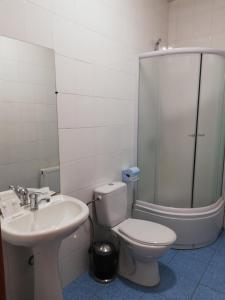 Koupelna v ubytování Prometey Hotel