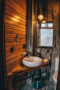 a bathroom with a sink and a window at DUDİ KONAK HOTEL in Rize