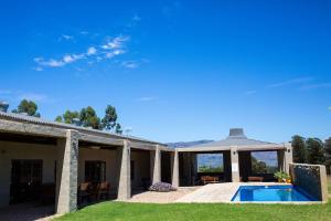 Steenbok farm cottages -Mongoose cottage tesisinde veya buraya yakın yüzme havuzu