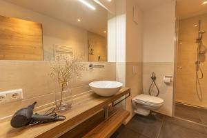 Ένα μπάνιο στο Tevini Boutique Suites by we rent