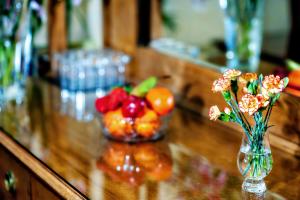 a wooden table topped with a vase filled with flowers at Golf View B&B in Prestwick