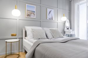 Posteľ alebo postele v izbe v ubytovaní Blue Mare Dubai Kasprowicza 20B, FREE Pool, Sauna, Parking, Fitness + 20 fotografií