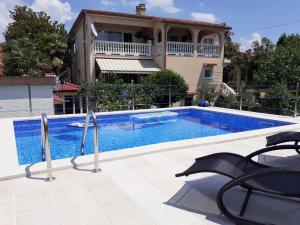 Πισίνα στο ή κοντά στο Apartment Hana with a private Pool