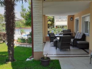 Χώρος καθιστικού στο Apartment Hana with a private Pool