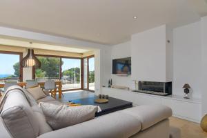 a living room with a couch and a fireplace at Amipa by Aguilarent in Moraira
