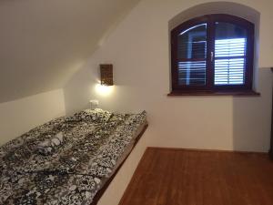 Łóżko lub łóżka w pokoju w obiekcie Katti Home Cottage Balaton