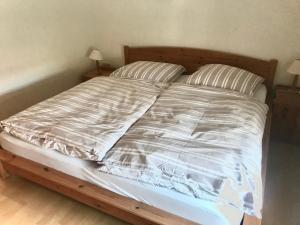 Postel nebo postele na pokoji v ubytování Ferienwohnung Zweinig02