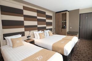 A bed or beds in a room at XO Hotels Blue Tower