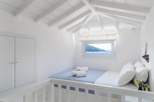 Кровать или кровати в номере Milia Beach Apartments