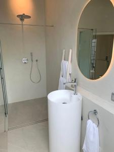 Ένα μπάνιο στο Das Penthouse von Loftalive